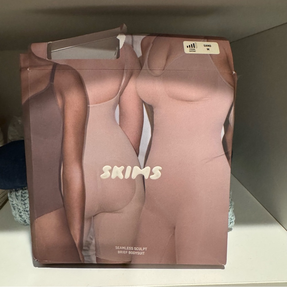 SKIMS Seamless Sculpt brief bodysuit sand medium shapewear NWT